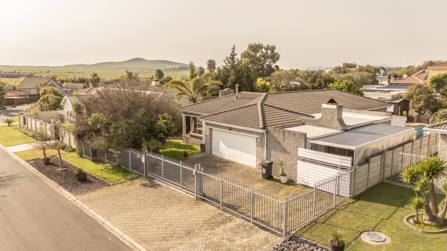 5 Bedroom Property for Sale in The Crest Western Cape